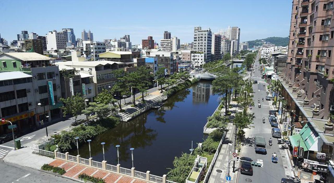 Easy Stay Inn Kaohsiung Bagian luar foto