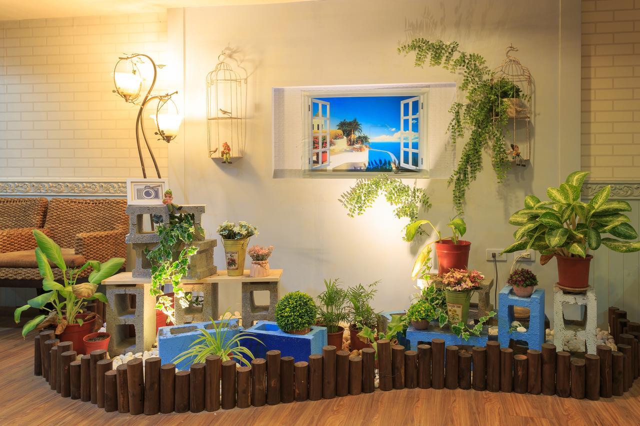 Easy Stay Inn Kaohsiung Bagian luar foto