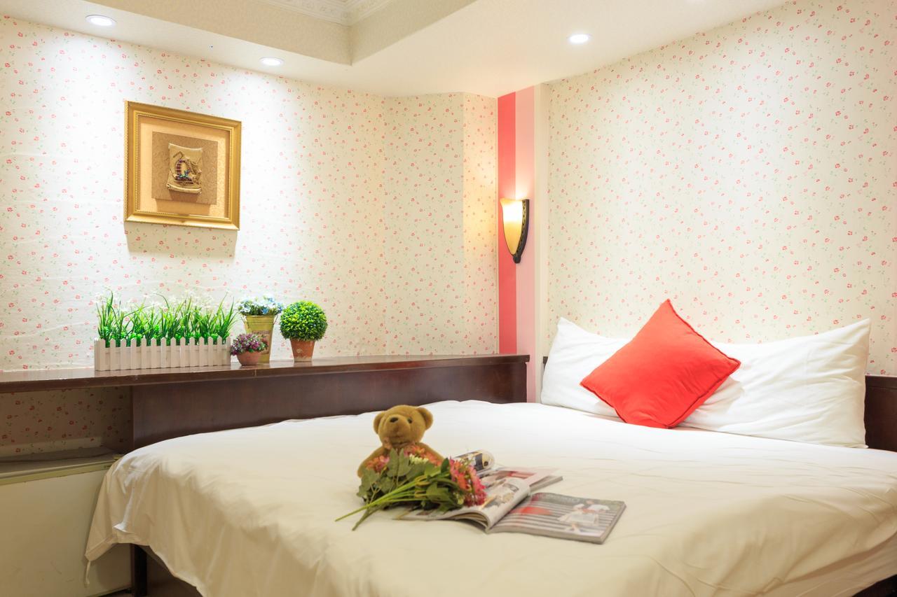 Easy Stay Inn Kaohsiung Bagian luar foto