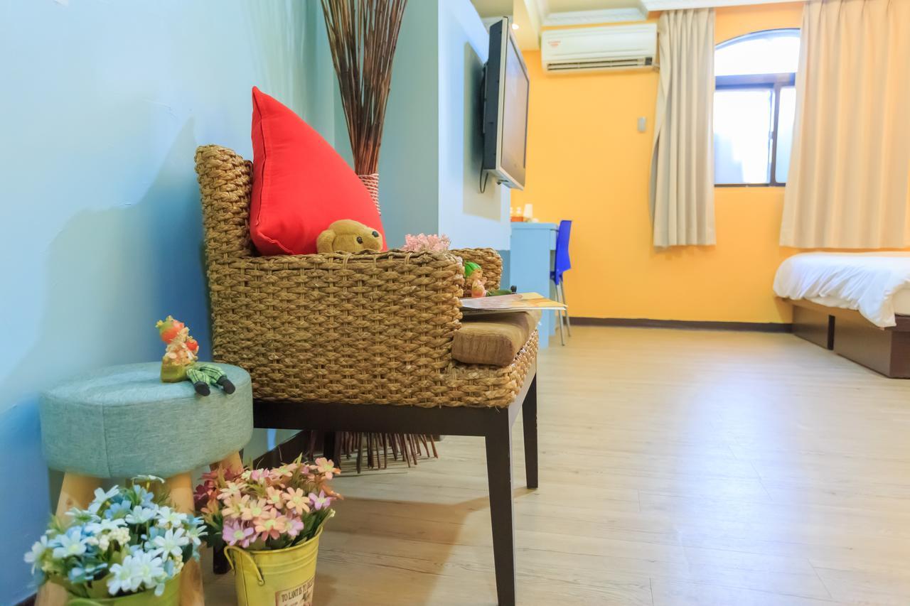 Easy Stay Inn Kaohsiung Bagian luar foto