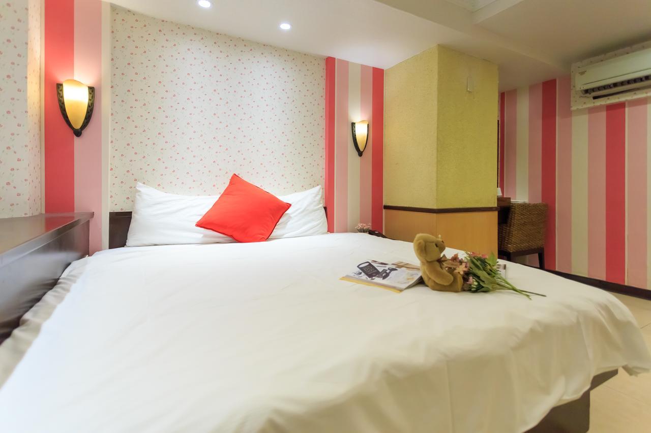 Easy Stay Inn Kaohsiung Bagian luar foto