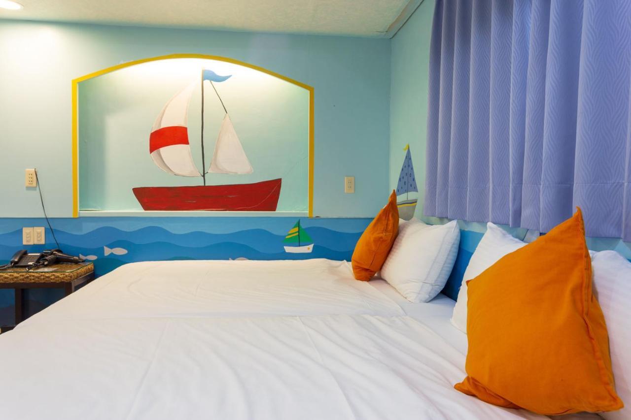 Easy Stay Inn Kaohsiung Bagian luar foto